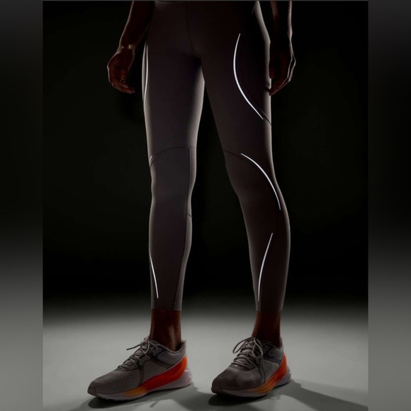 Lululemon Base Pace High-Rise Reflective Tight 25" - Size 14 - Picture 3 of 8
